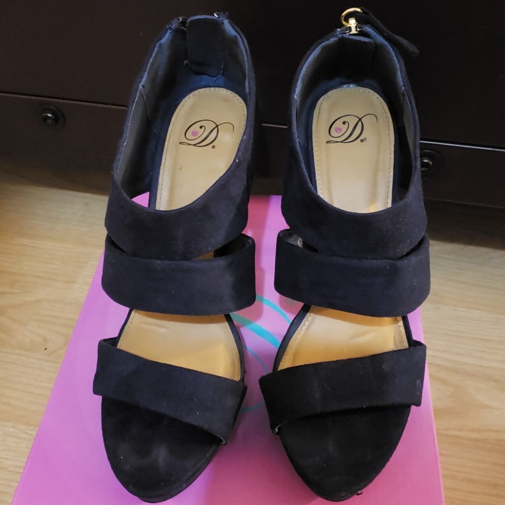 Open toe  strappy  heels